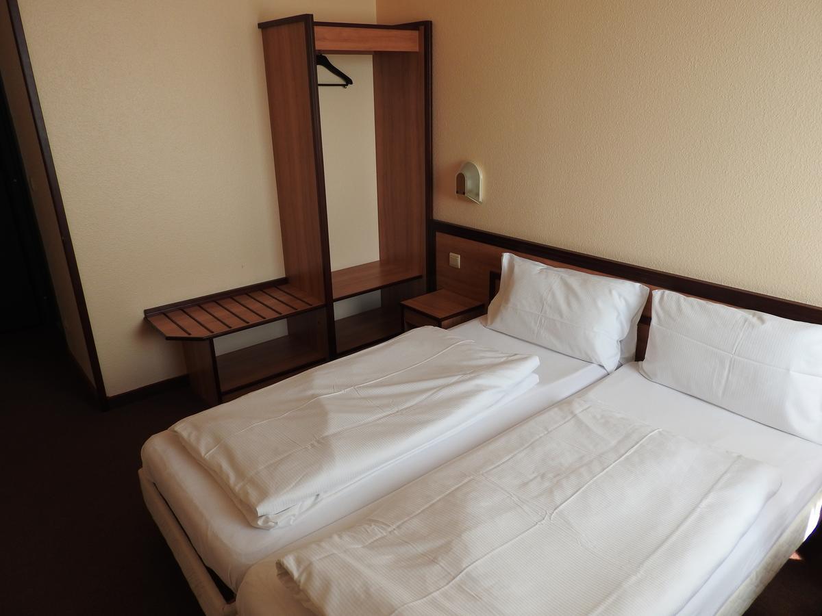 Hotel Anhalt Брена Экстерьер фото